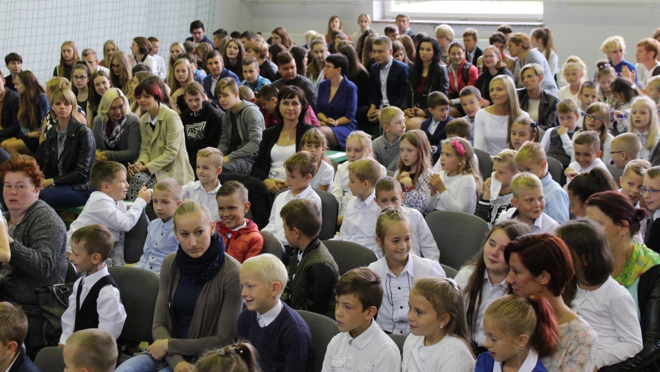 Uroczystość przygotowano w hali sportowej w Szkole Podstawowej im. Księdza Prałata Erharda Staniszewskiego przy ulicy Szkolnej 9 w Śliwicach. Fot. Marcin Doliński