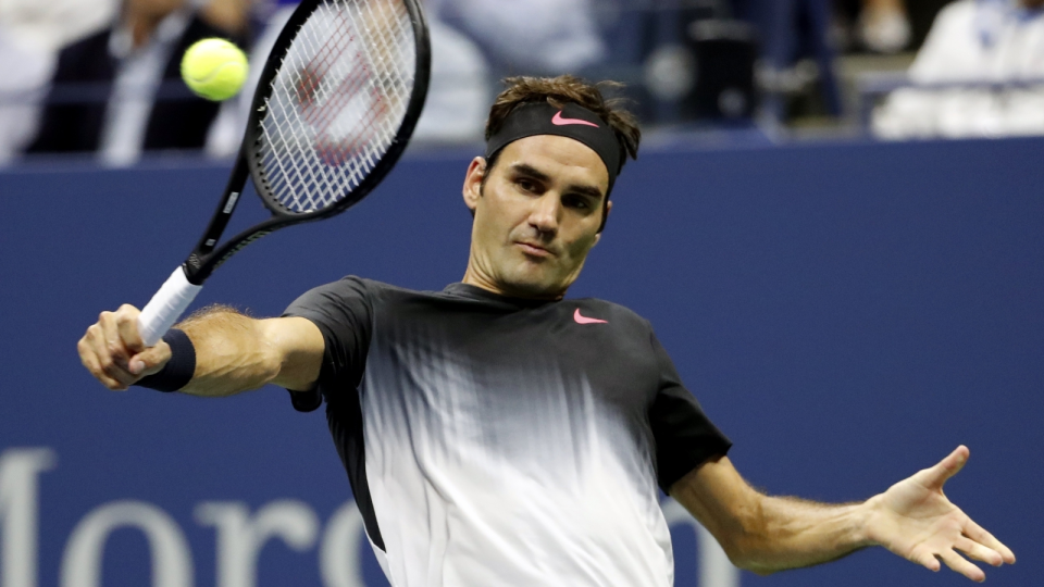 Na zdjęciu Szwajcar Roger Federer podczas ćwierćfinałowego meczu US Open 2017. Fot. PAP/EPA/JOHN G. MABANGLO