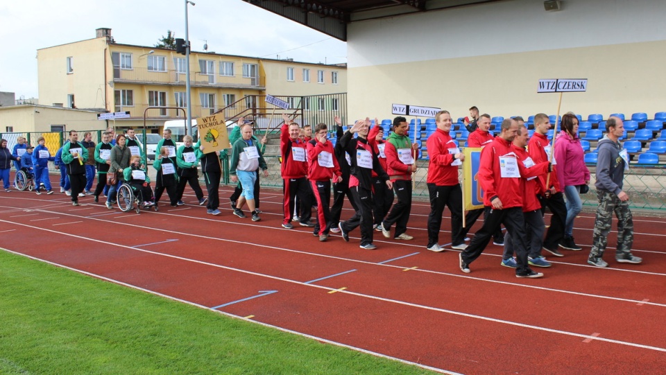W sportowej rywalizacji biorą udział uczestnicy Warsztatów Terapii Zajęciowej z Czerska, Chojnic, Sępólna, Świecia, Grudziądza i Tucholi. Fot. Marcin Doliński