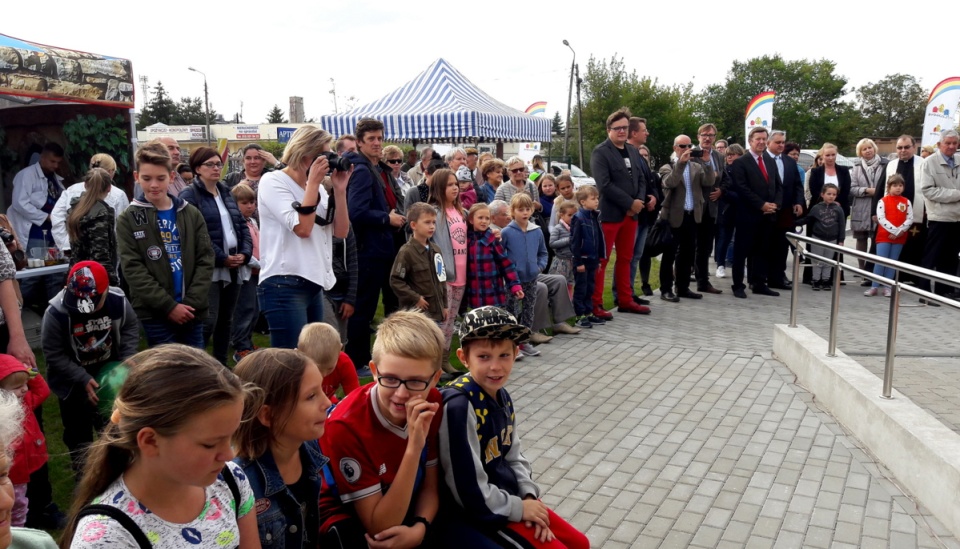 W uroczystym otwarciu biblioteki na bydgoskich Jachcicach, uczestniczyły tłumy mieszkańców. Fot. Kamila Zroślak