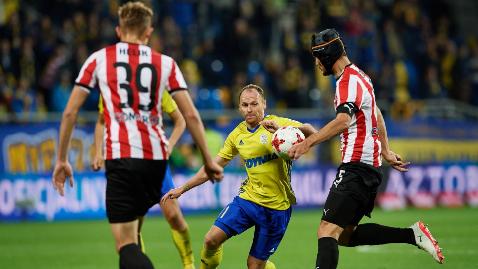 Zdjęcie z meczu Arki Gdynia z Cracovią Kraków w 11. kolejce ekstraklasy piłkarskiej. Fot. PAP/Adam Warżawa