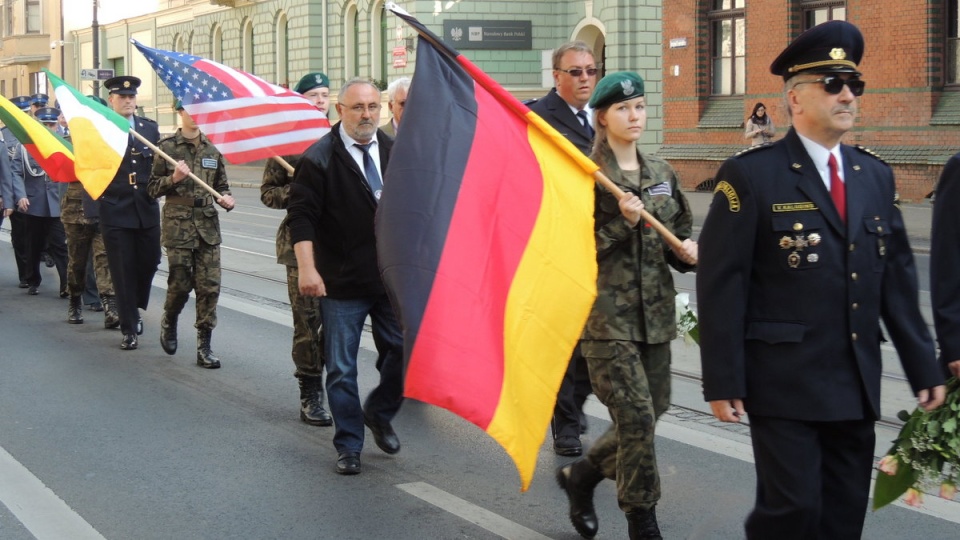 W marszu ulicami Bydgoszczy wzięły udział delegacje z całego świata. Fot. Damian Klich