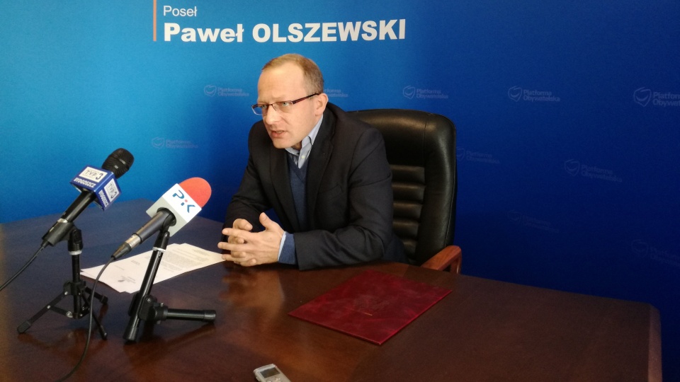 Poseł PO, Paweł Olszewski apeluje do posłów PiS o dbanie o „elementarne potrzeby mieszkańców” i składa dwie interpelacje do resortu infrastruktury. Fot. Robin Jesse