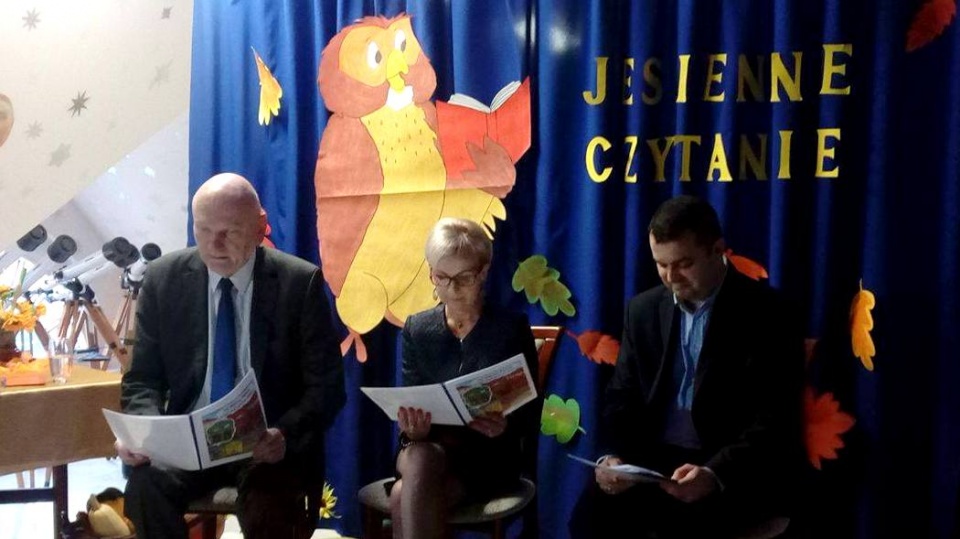 W ramach akcji "Cała Polska czyta dzieciom" prezydent Torunia odwiedził najmłodszych z Przedszkola Miejskiego nr 1 i przeczytał im książkę. Fot. Monika Kaczyńska