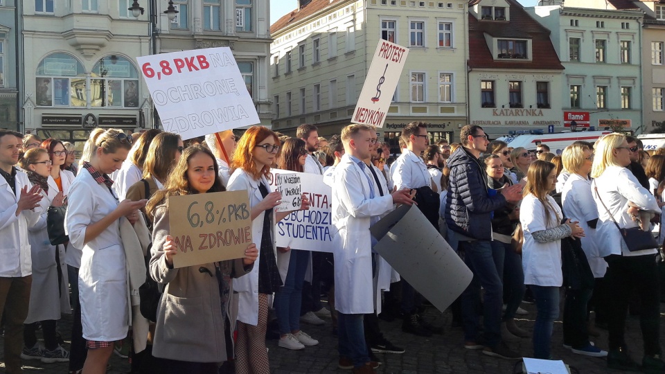 Akcja protestacyjno-edukacyjna na Starym Rynku w Bydgoszczy. Fot. Tatiana Adonis