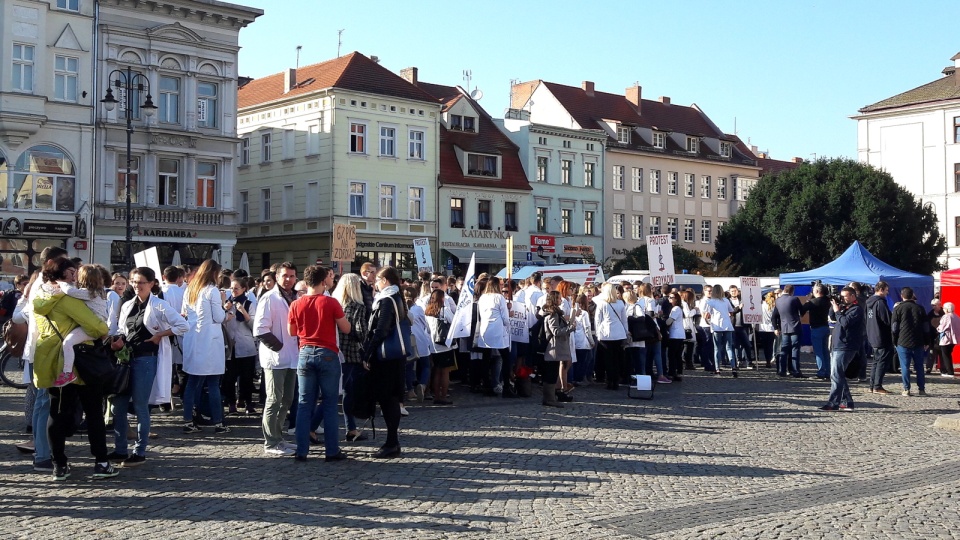 Akcja protestacyjno-edukacyjna na Starym Rynku w Bydgoszczy. Fot. Tatiana Adonis