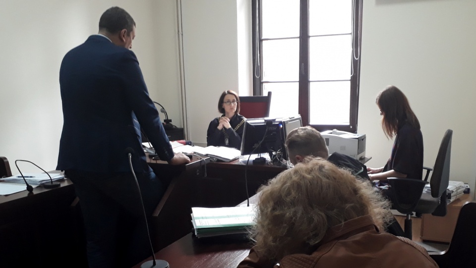 Przesłuchiwany przez sąd świadek relacjonował jak przebiegała interwencja Pogotowia dla Zwierząt w Dobrczu. Fot. Kamila Zroślak