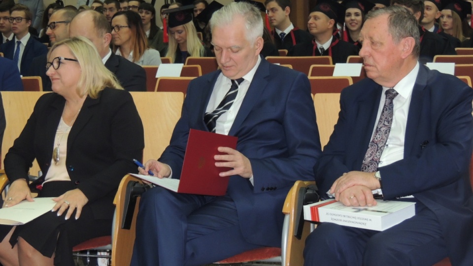 Od lewej: szefowa kancelarii premiera Beata Kempa, wicepremier minister nauki i szkolnictwa wyższego Jarosław Gowin, minister środowiska Jan Szyszko. Fot. Michał Zaręba