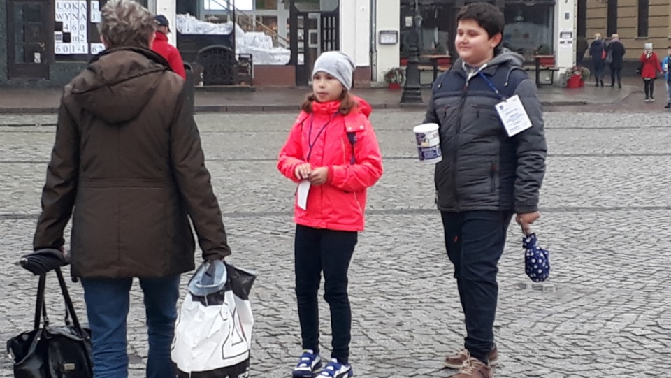 Najmłodsi bydgoszczanie kwestują na odnowę zabytków. Fot. Kamila Zroślak