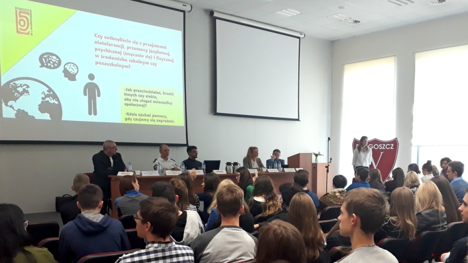 Debatę w bibliotece Uniwersytetu Kazimierza Wielkiego w Bydgoszczy. Fot. Kamila Zroślak