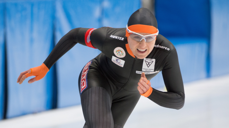 Na zdjęciu Natalia Czerwona, złota medalistka na 500 metrów, podczas MP w łyżwiarstwie szybkim 2017. Fot. PAP/Grzegorz Michałowski
