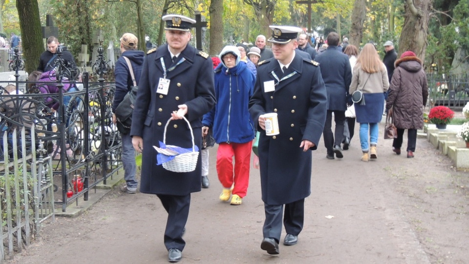 W toruńskiej kweście biorą udział przedstawiciele różnych środowisk, m.in. marynarze. Fot. Michał Zaręba