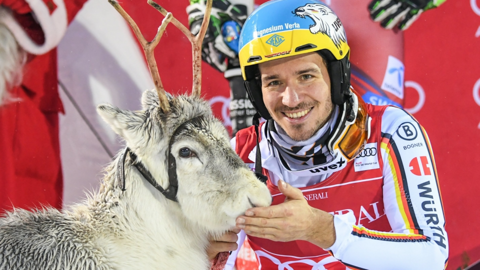 Na zdjęciu Niemiec Felix Neureuther, triumfator slalomu mężczyzn alpejskiego PŚ 2017/2018 w Levi. Fot. PAP/EPA/KIMMO BRANDT