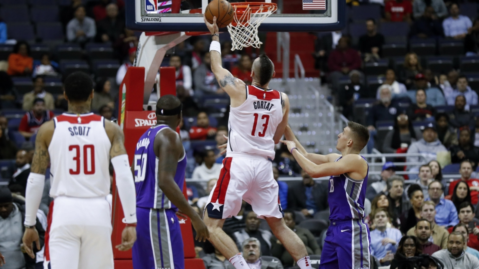 Zdjęcie z meczu Washington Wizards z Sacramento Kings w 13. kolejce koszykarskiej ligi NBA 2017/2018. Fot. PAP/EPA/SHAWN THEW