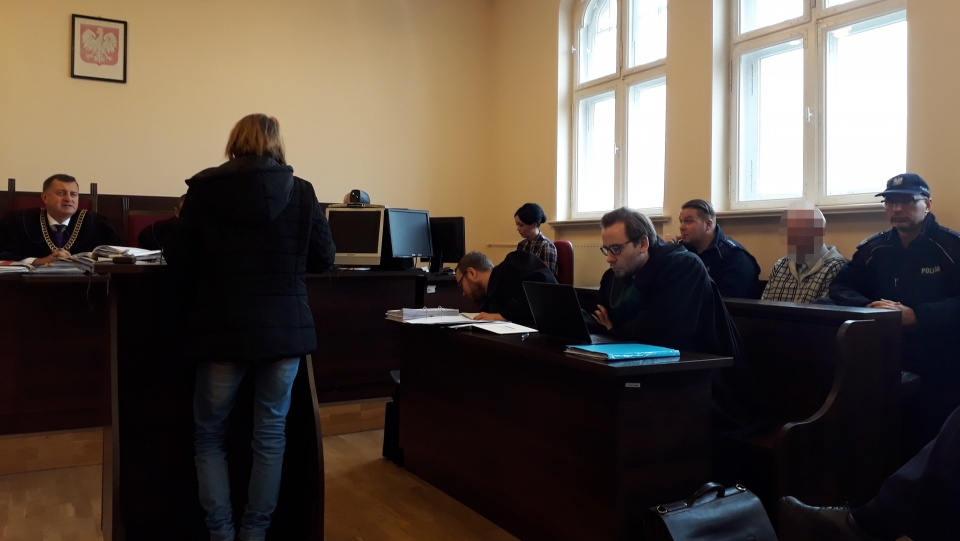 Rodziny ofiar i mężczyzn oskarżonych o utopienie w jeziorze barcinianek zeznawały dziś w bydgoskim Sądzie Okręgowym. Fot. Kamila Zroślak