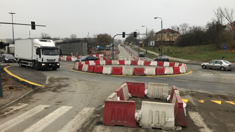 Prowizoryczne rondo na skrzyżowaniu al. Jana Pawła II i Glinek. Fot. Tomasz Kaźmierski