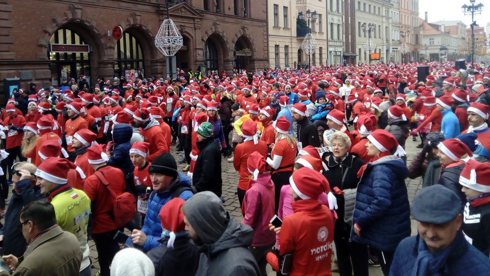 Ponad 4 tys. osób wzięło udział w tegorocznej edycji Festiwalu Biegów Świętych Mikołajów w Toruniu. Fot. Monika Kaczyńska
