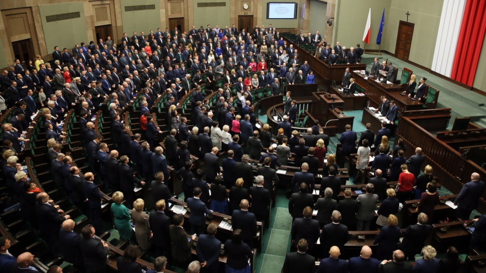 Widok na salę obrad Sejmu podczas posiedzenia Zgromadzenia Narodowego zwołanego z okazji 150. rocznicy urodzin marszałka Józefa Piłsudskiego. Fot. PAP/Paweł Supernak