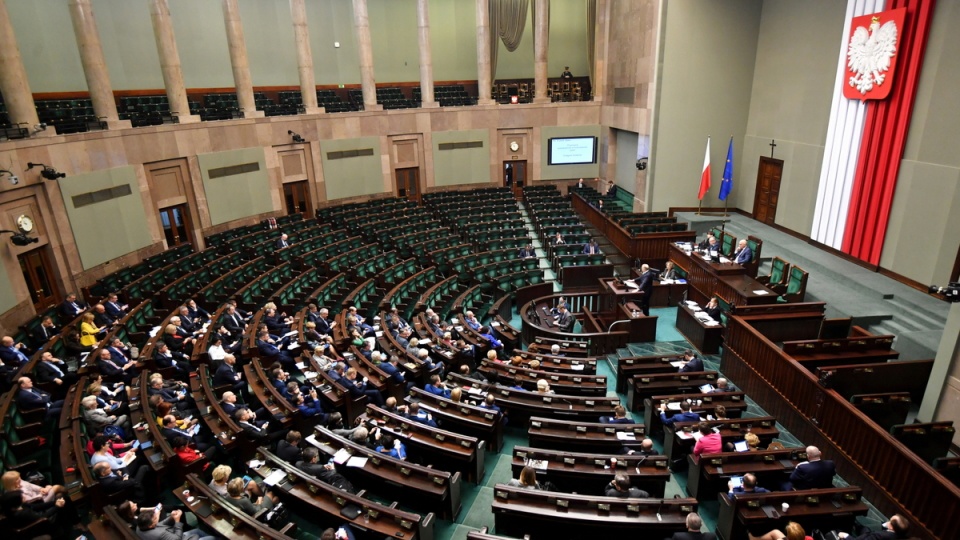 Lider PO Grzegorz Schetyna przemawia w Sejmie, 7 bm. w Warszawie. W drugim dniu posiedzenia, Sejm zajmie się wnioskiem PO o konstruktywne wotum nieufności wobec rządu Beaty Szydło. Fot. PAP/Bartłomiej Zborowski