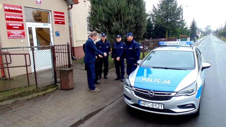 Opel Astra będzie służył dzielnicowym z terenu gminy Sicienko leżącym na terenie działania komisariatu w Koronowie. Fot. KWP Bydgoszcz