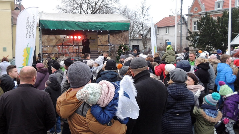 Kilkuset mieszkańców bydgoskiego Fordonu życzyło sobie wszystkiego co najlepsze. Fot. Damian Klich