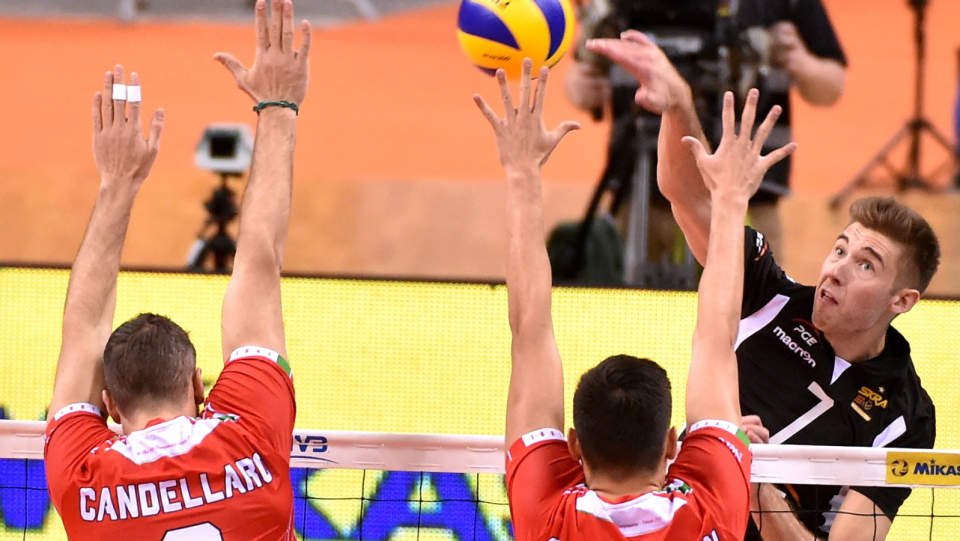 Zdjęcie z meczu Cucine Lube Civitanova kontra PGE Skra Bełchatów w półfinale KMŚ siatkarzy 2017. Fot. PAP/Jacek Bednarczyk