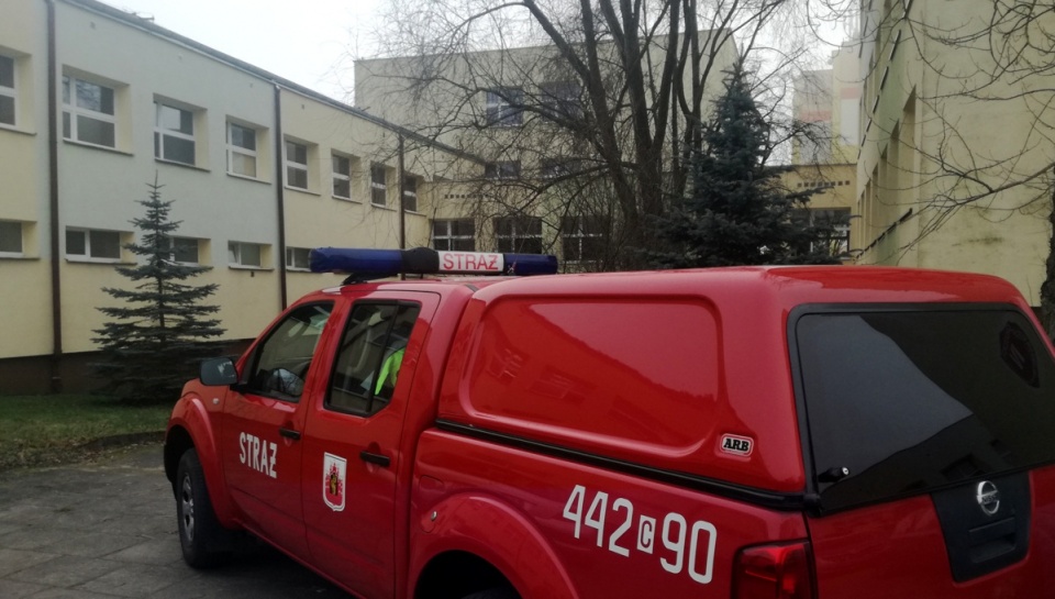 Blisko tysiąc uczniów ewakuowano ze szkoły, a 19 trafiło do szpitala na obserwację. Fot. Marcin Doliński