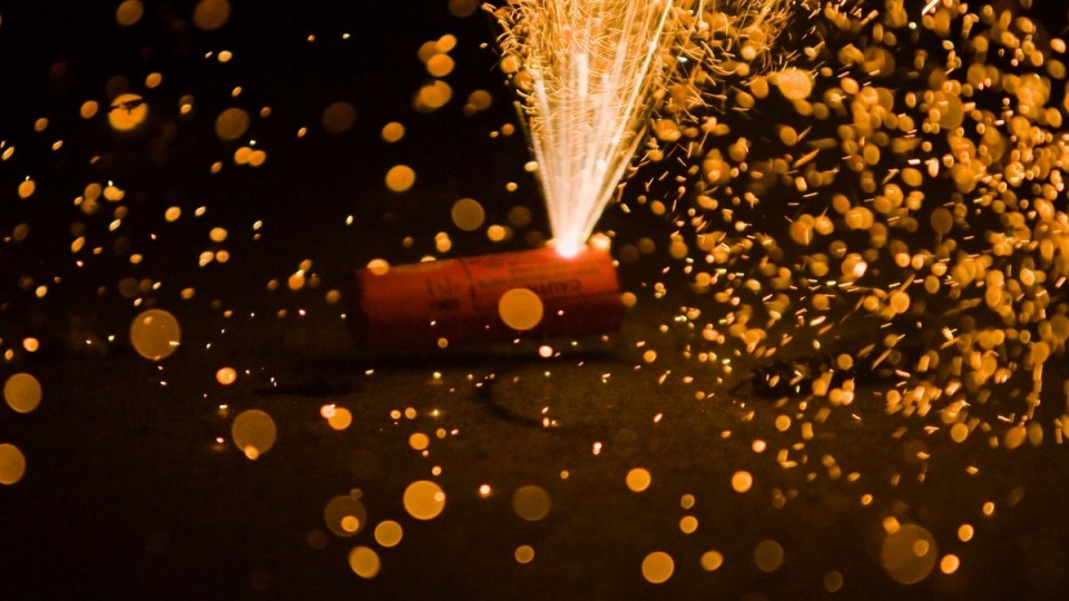 Warto pamiętać o zasadach bezpiecznego obchodzenia się z fajerwerkami. Fot. freeimages.com
