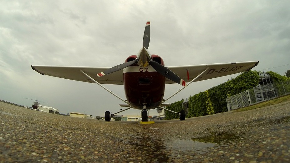 Podczas lądowania turystycznej Cesny złamała się przednia goleń podwozia samolotu. Fot. ilustracyjna/pixabay.com