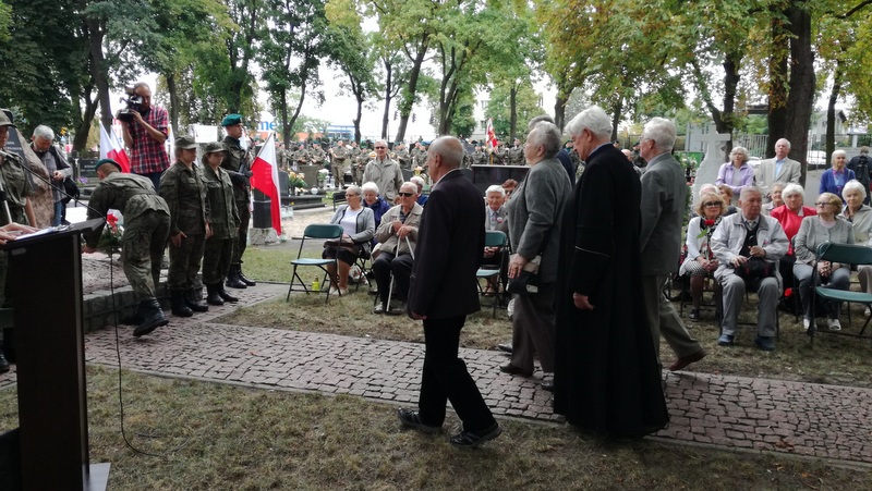 Uroczystość z okazji Dnia Sybiraka odbyła się na Cmentarzu Komunalnym im. Ofiar II Wojny Światowej w Toruniu. Fot. Wiktor Strumnik
