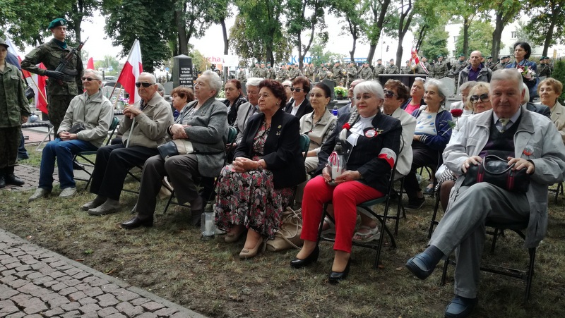 Uroczystość z okazji Dnia Sybiraka odbyła się na Cmentarzu Komunalnym im. Ofiar II Wojny Światowej w Toruniu. Fot. Wiktor Strumnik