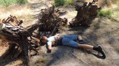 Ćwiczenia zakładały symulację przejście trąby powietrznej w czasie obozu harcerskiego. Fot. Damian Klich