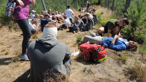 Ćwiczenia zakładały symulację przejście trąby powietrznej w czasie obozu harcerskiego. Fot. Damian Klich