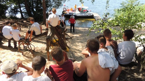 Ćwiczenia zakładały symulację przejście trąby powietrznej w czasie obozu harcerskiego. Fot. Damian Klich