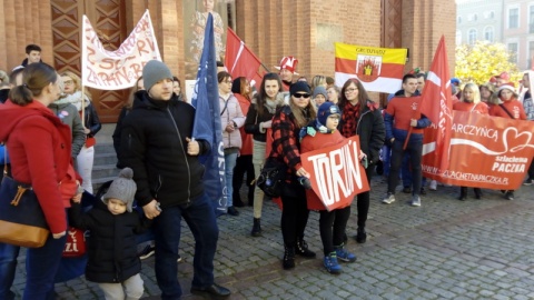 Lubię Ludzi - to hasło marszu rozpoczynającego tegoroczną Szlachetną Paczkę. Fot. Monika Kaczyńska