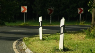 Kobieta i dziecko pod kołami ciężarówki