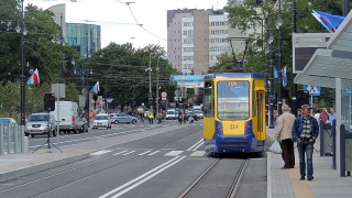 Rozbierają torowisko w Toruniu. Tramwaje kursują inaczej