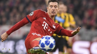 Piłkarska Liga Mistrzów - dwa gole Lewandowskiego, porażka ekipy Szczęsnego