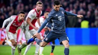 Piłkarska Liga Mistrzów - dwa gole Lewandowskiego, awans Lyonu