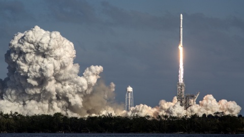 Wystrzelono w kosmos najpotężniejszą na świecie rakietę Falcon Heavy