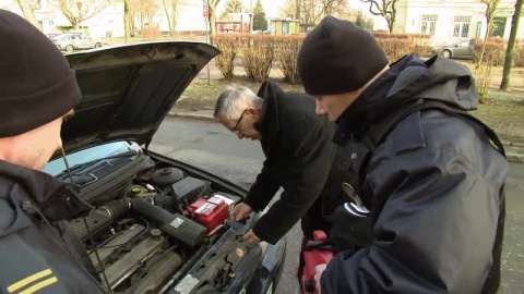 Mróz unieruchomił auto W Bydgoszczy i we Włocławku pomogą strażnicy miejscy [wideo]