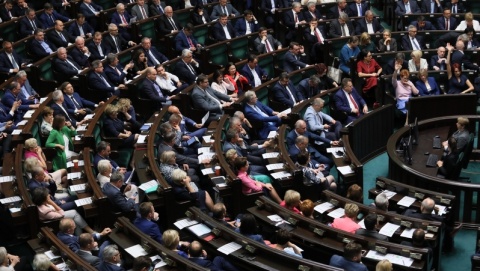 Sejm uchwalił ustawę o przekazywaniu przez linie lotnicze danych pasażerów