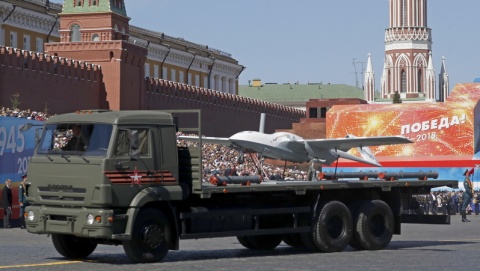 Rozpoczęła się defilada wojskowa na Placu Czerwonym w Moskwie