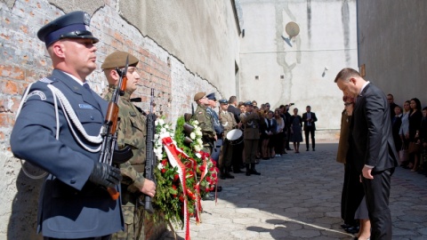 Prezydent złożył wieniec przy ścianie straceń w 70. rocznicę śmierci rtm. Pileckiego
