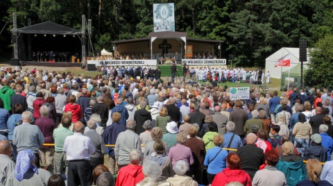 Kilka tysięcy pielgrzymów w Gietrzwałdzie. Mszy św. przewodniczył biskup bydgoski