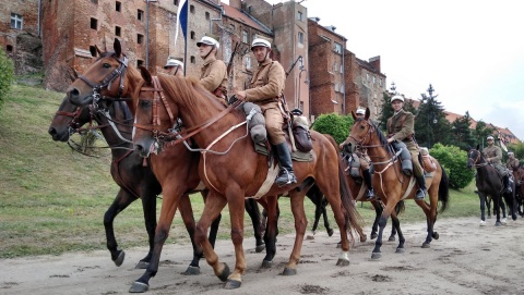 Zlot kawalerzystów w Grudziądzu. Pierwszy raz bez prawdziwych ułanów