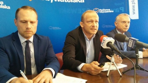 Posłowie opozycji krytykują posła Tomasza Latosa, a on odpowiada