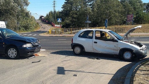 Policja wyjaśnia okoliczności zderzenia samochodów na brodnickiej obwodnicy