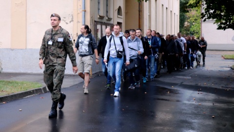 Przyszli żołnierze Wojsk Obrony Terytorialnej rozpoczęli szkolenie w Toruniu