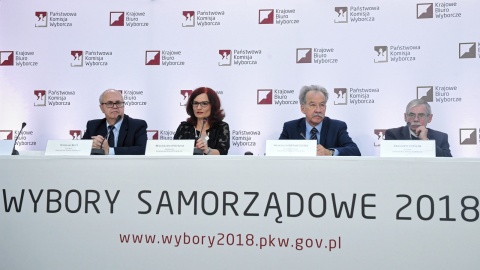 PKW: ustalono wyniki wyborów wójtów, burmistrzów, prezydentów w 1765 gminach i miastach